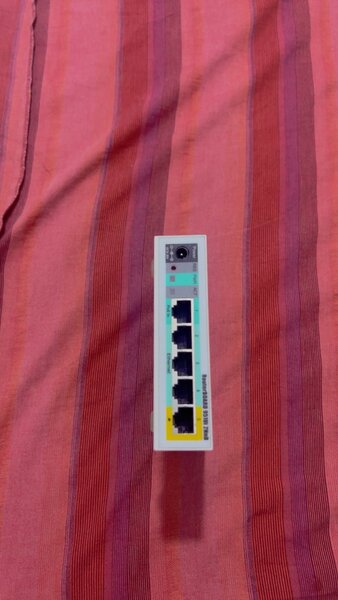 Routeur 5 ports compact