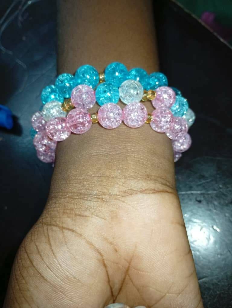 Bracelet en perles colorées,