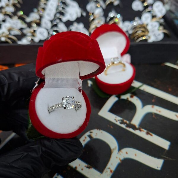 Bague de fiançailles élégante