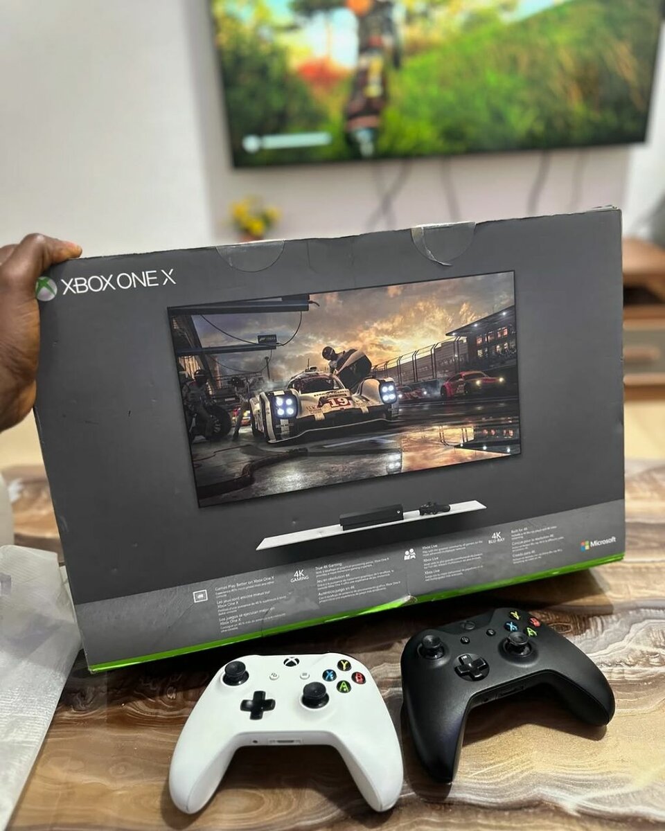 Xbox One X 1TB [Console With 2 wireless Controller 4K]