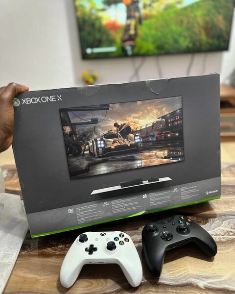 Xbox One X 1TB [Console With 2 wireless Controller 4K]