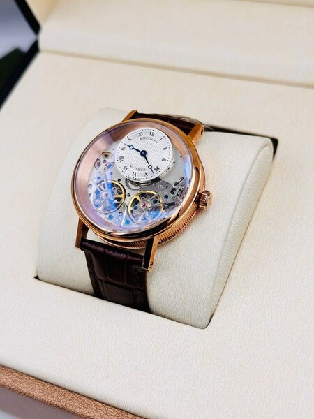 Montre squelette en or