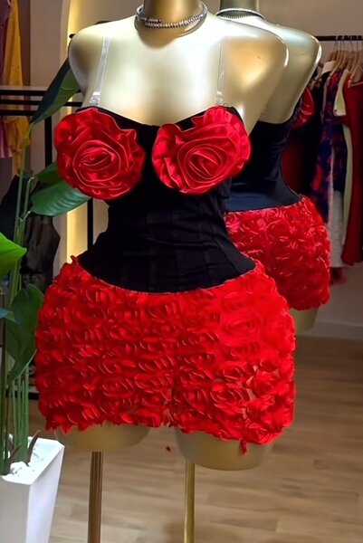 Robe bustier en fleurs rouges