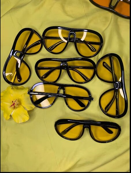 Lunettes de soleil rétro colorées