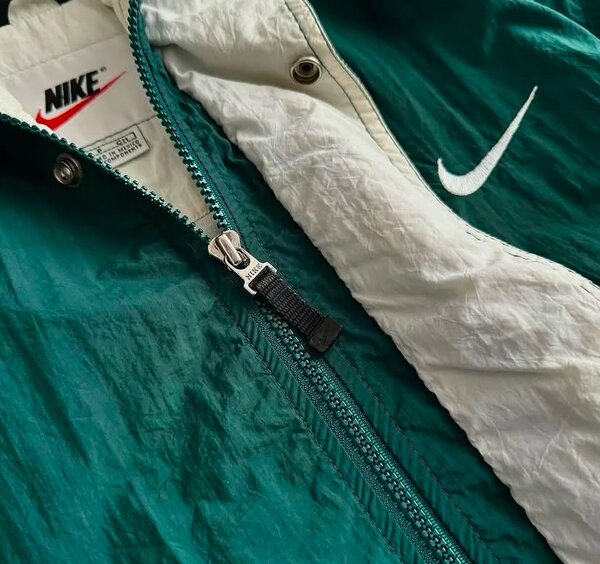 Ветровка Nike