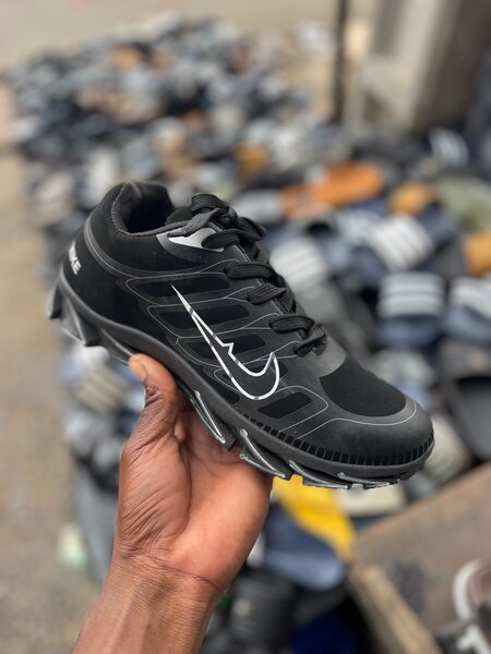 Chaussures de sport noires Nike