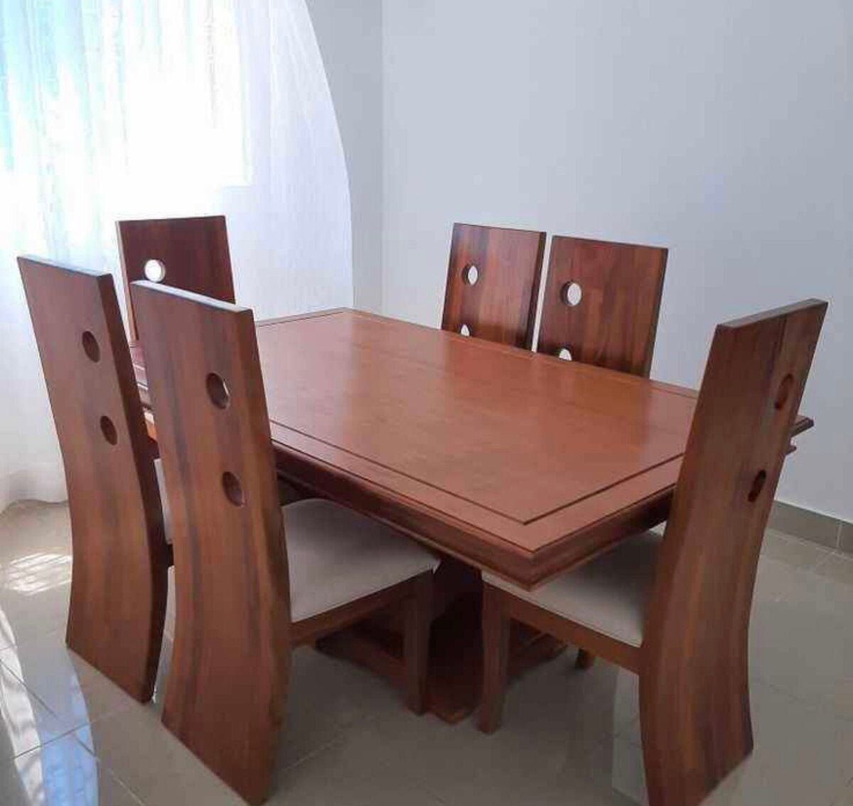 Table à manger en bois