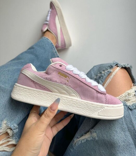 Baskets en daim rose