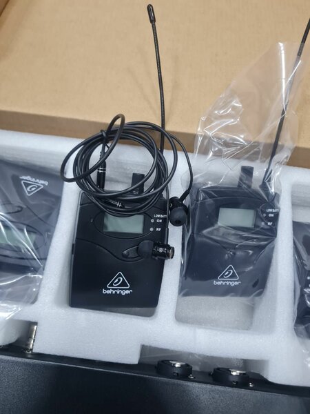 Ear monitor UHF Behringer