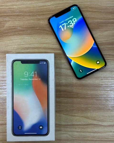iPhone X avec boîte, débloqué