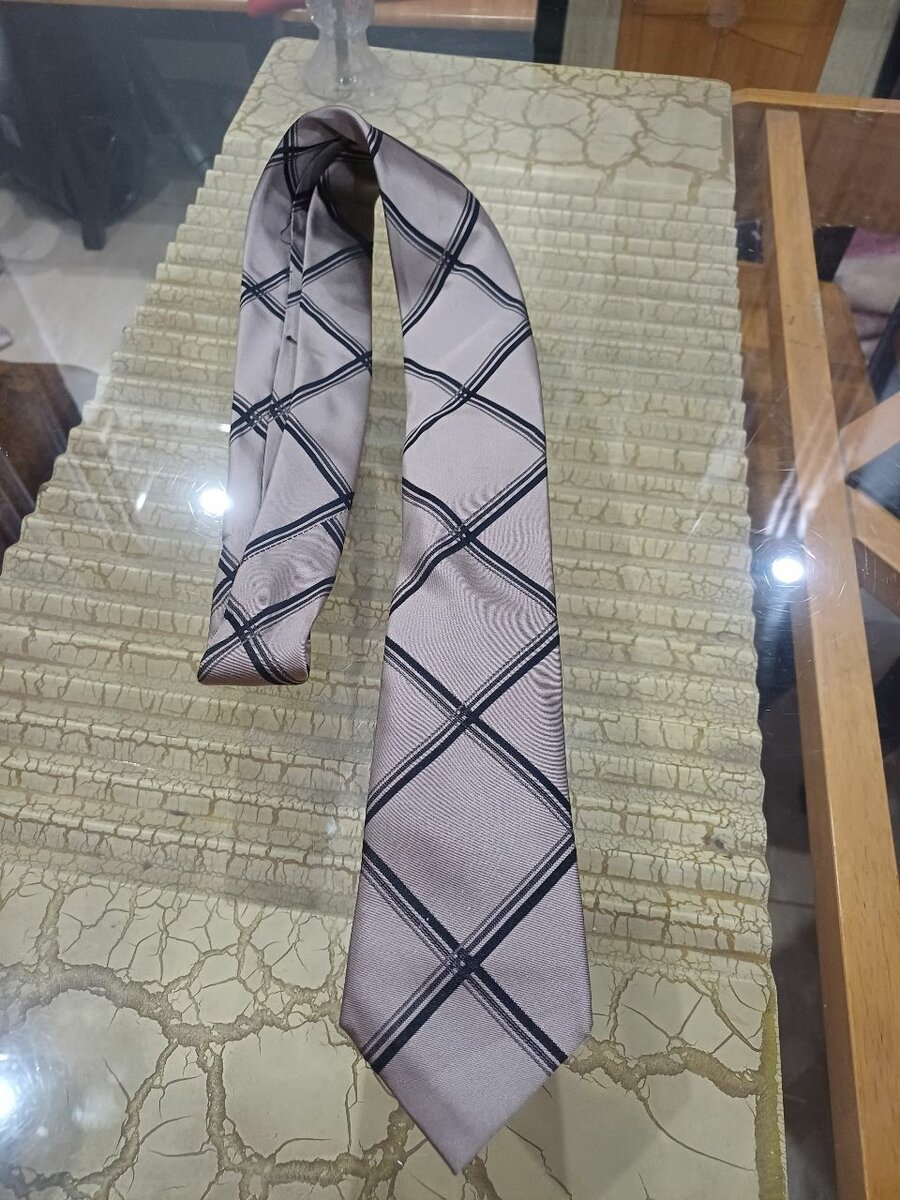 Cravate élégante avec motifs