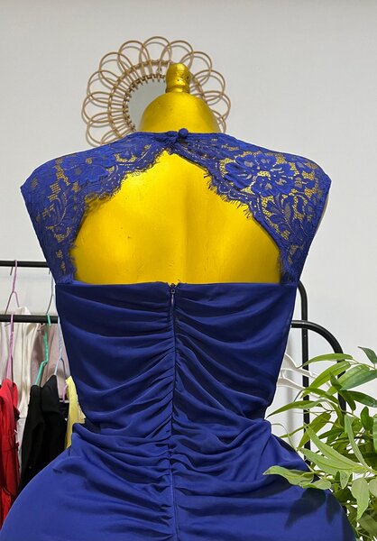 Robe élégante en dentelle bleue