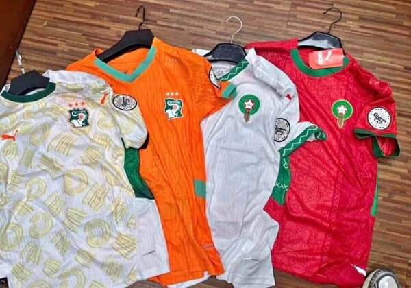 Maillots de football colorés