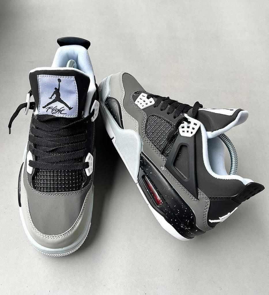 AIR JORDAN 4