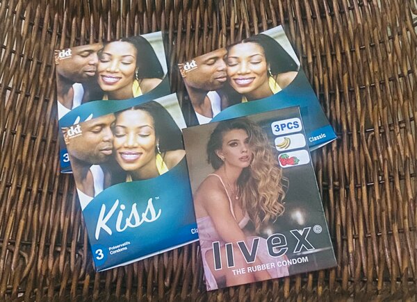 12 Préservatifs Kiss et Livex