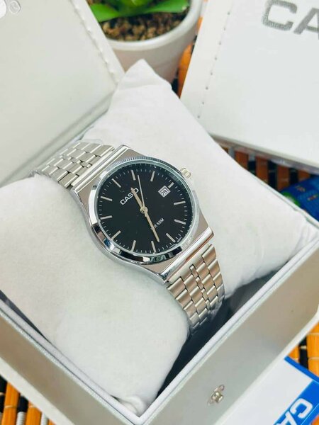 Montres aiguilles .