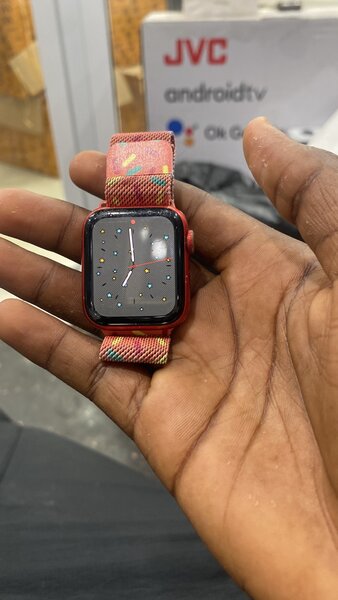 Apple Watch Series 6 40 mn disponible