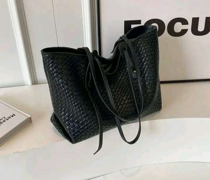 Sac cabas en cuir tressé noir