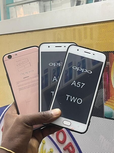 Smartphones Oppo A57