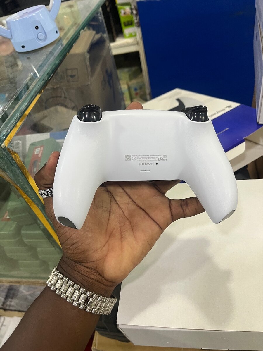 Manette Ps4 design PS5