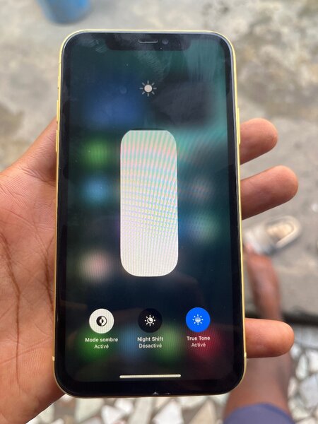 iPhone 11 simple jaune 64Go