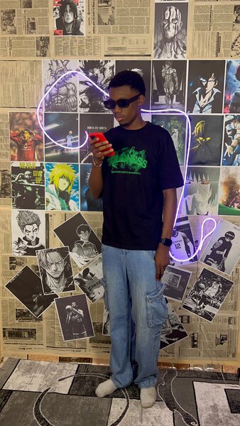 T-shirt noir graphique tendance