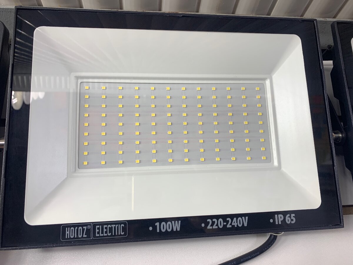 прожектор 100w