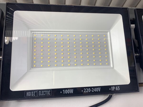 прожектор 100w