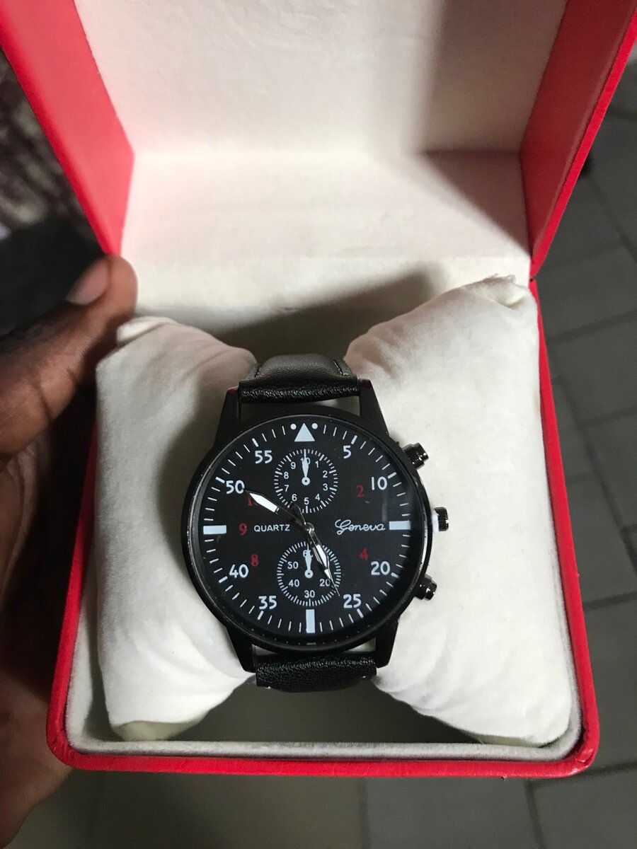 Montre en cuir de chez geneva