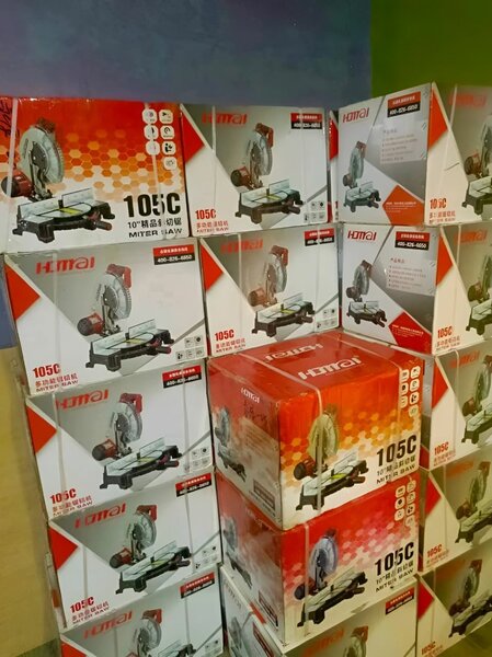 MACHINE À COUPER L'ALUMINIUM