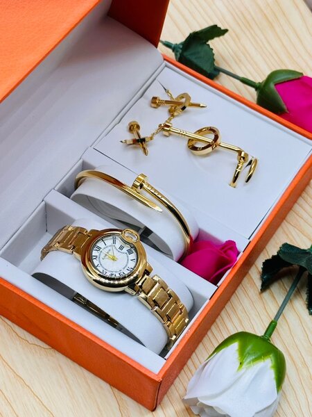 Montre femme dorée avec bracelets et boucles