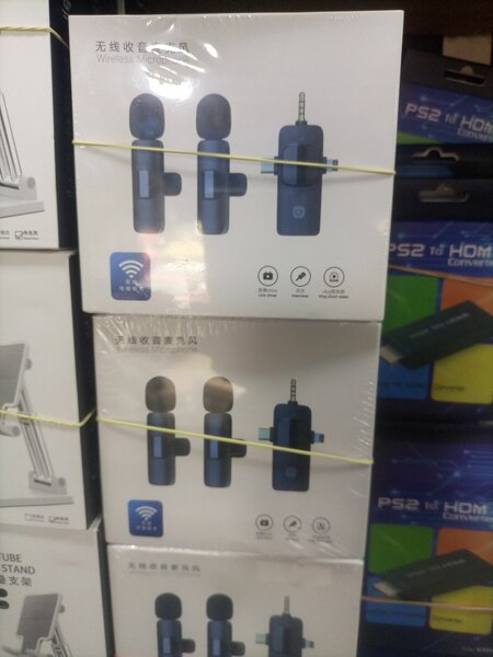 Wireless microphone for all phones