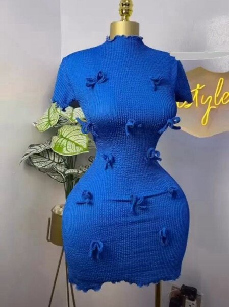 Robe moulante tricotée bleue