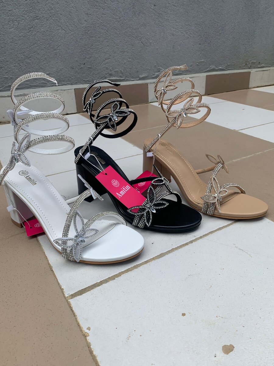 Sandales à talons embellies