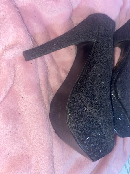 Escarpins pailletés noirs élégants