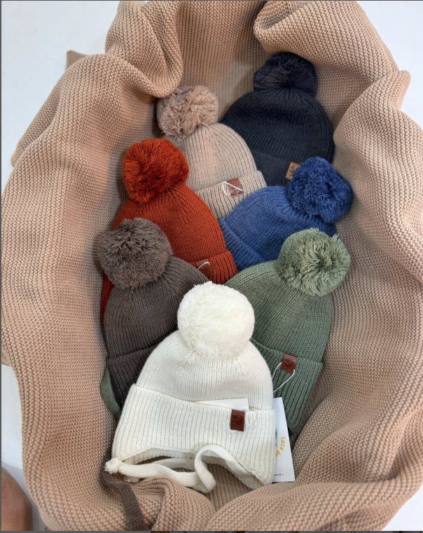 шапочки из шерсти мериноса на хлопковом подкладе для малышей.