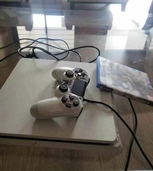 Console PS4 Slim blanche