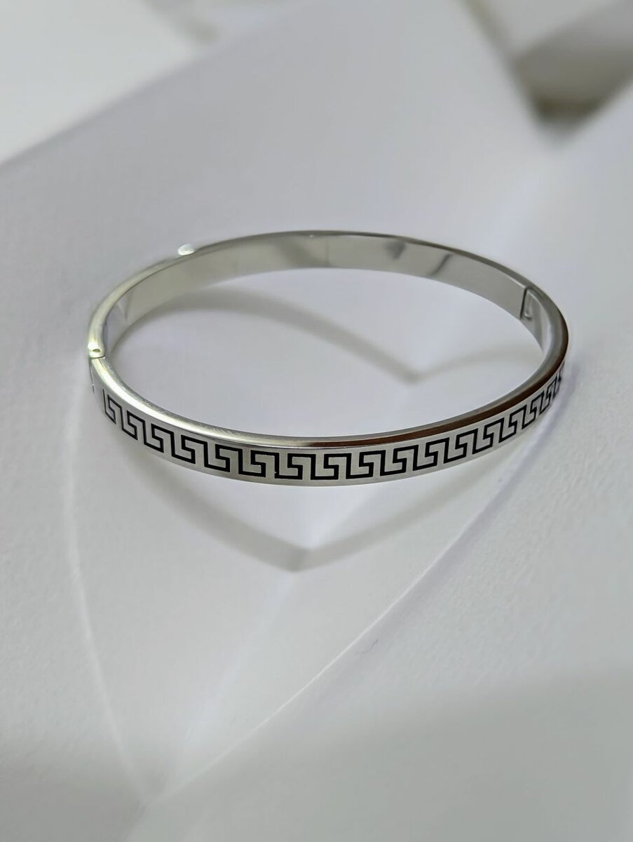 Infinity bangle
