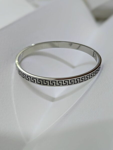 Infinity bangle
