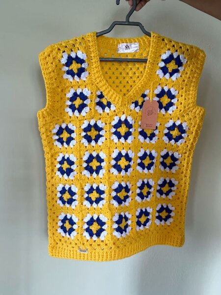 Gilet crochet coloré en laine
