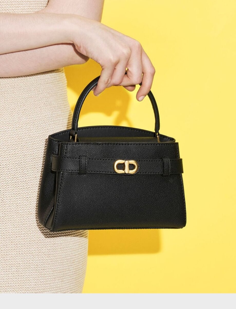 Сумка маленькая от Charles and Keith