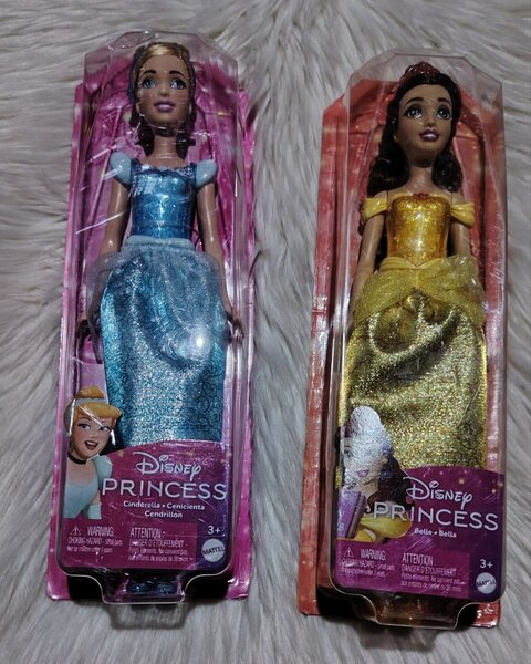 Poupées Disney et Barbie
