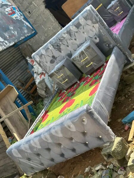 Lit rembourré moderne