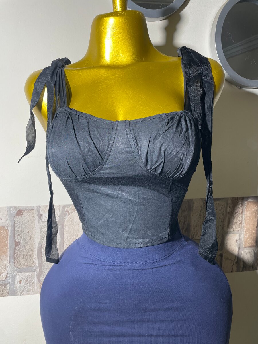 Top ajusté à nouer