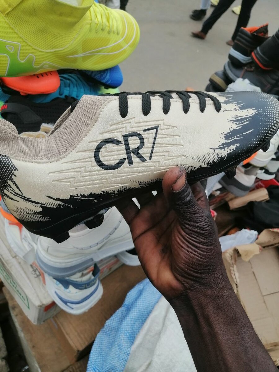 Chaussures de Football CR7