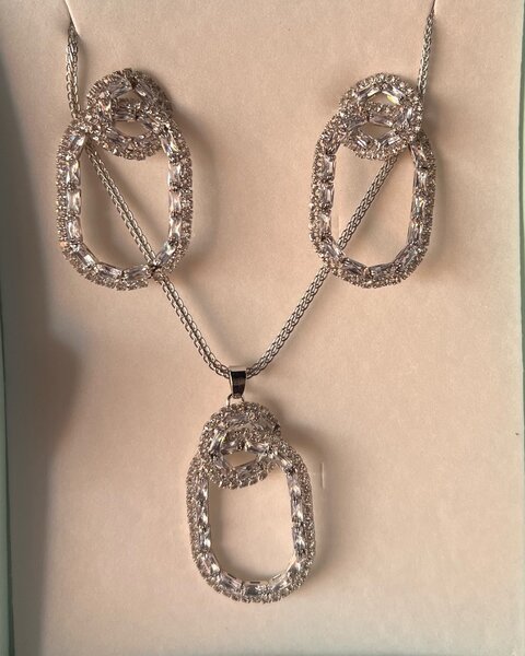 Necklace and earrings set