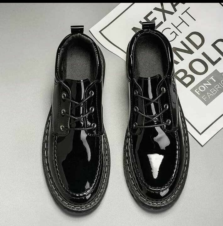 Chaussures Vernies Noires Élégantes