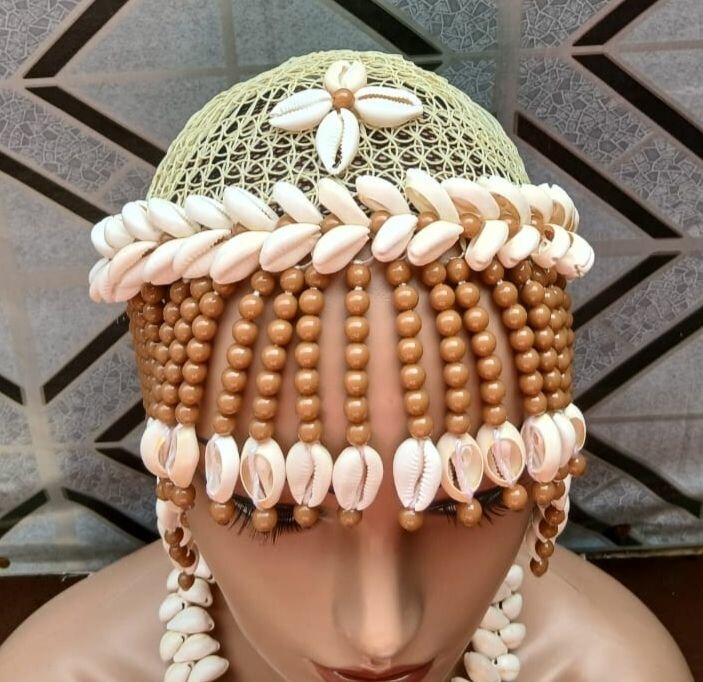 Coiffe  en perle et cauris