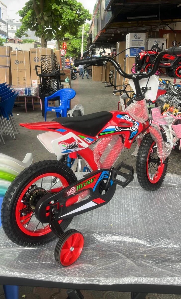 Vélo Enfant Rouge avec Roues