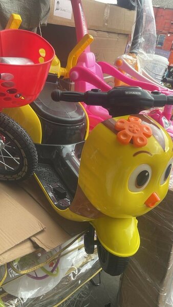 Trottinette enfant en forme d'oiseau